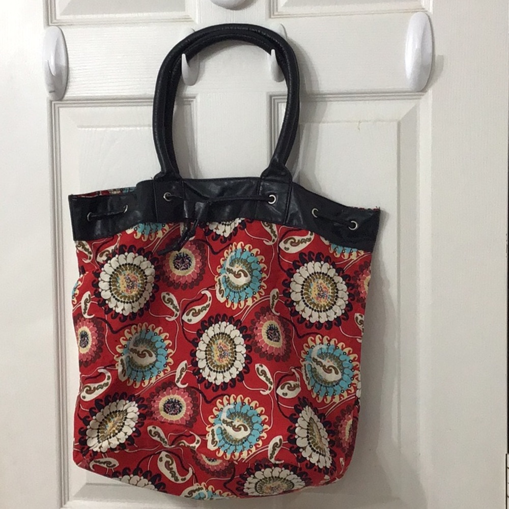 Large Red Fabric Tote Bag w/ Zipper Pockets – Stylish & Functional Carryall